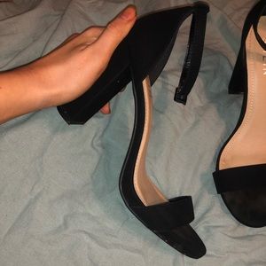 jet black strapped heels <3